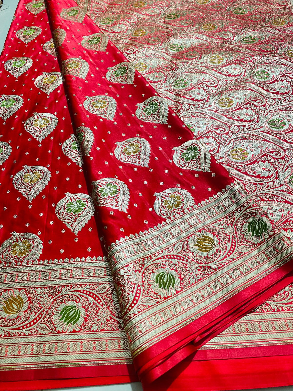 Ahamaura Banarasi Jacquard Weaving Saatan Silk Saree
